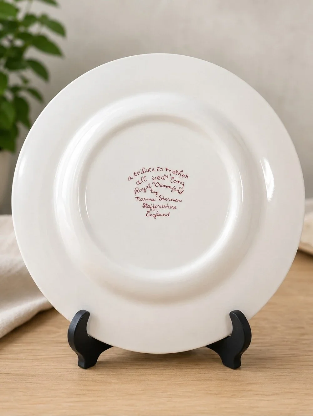1973 Royal Crownford Mother Makes a Happy Home Collector Plate England - 9 Inch